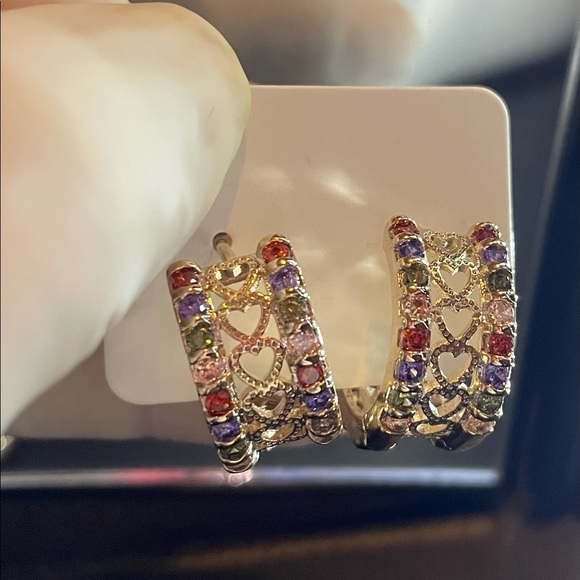 Gorgeous 18K Gold Plated Earrings - Picture 1 of 6